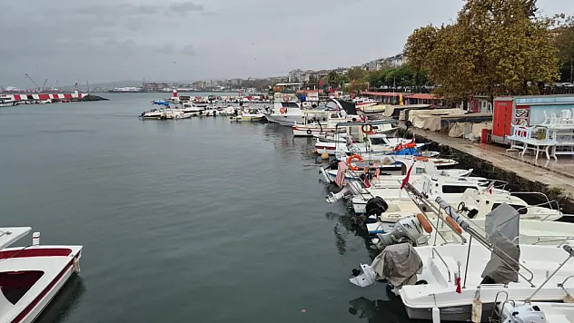 Marmara'da fırtına alarmı: Balıkçı tekneleri limana sığındı
