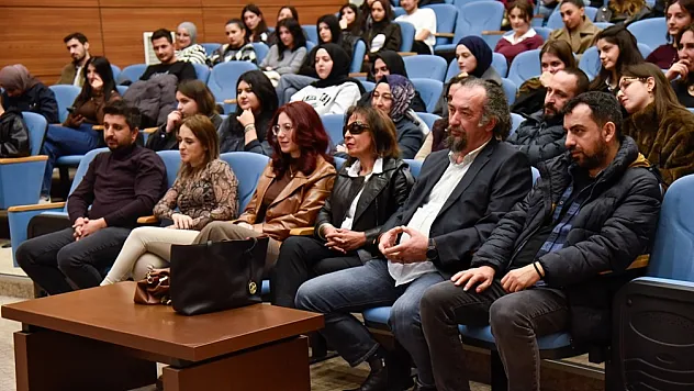 Meçhul Paşa Oyuncuları OMÜ'de gençlerle buluştu