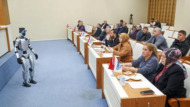Mecliste bu kez bir 'insan' değil, robot söz aldı CANİKMAN kürsüde