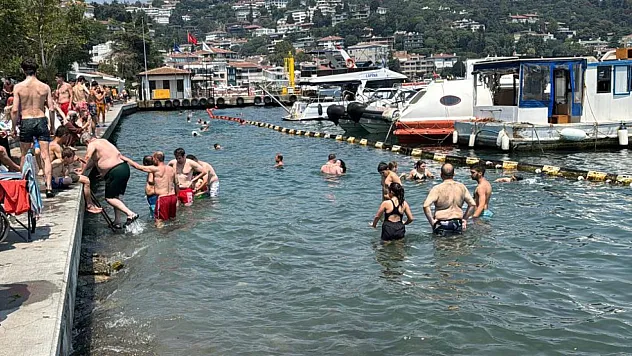 Megakentte bunalan vatandaşlar sahile akın etti