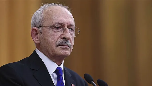 Mehmet Özdağ, 'Güvendiğin Padişahın Gün Olur O da Devrilir'