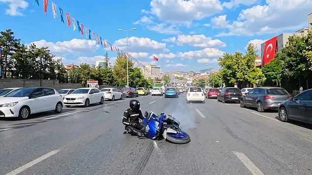 Meraklı motorcu kaza yaptı