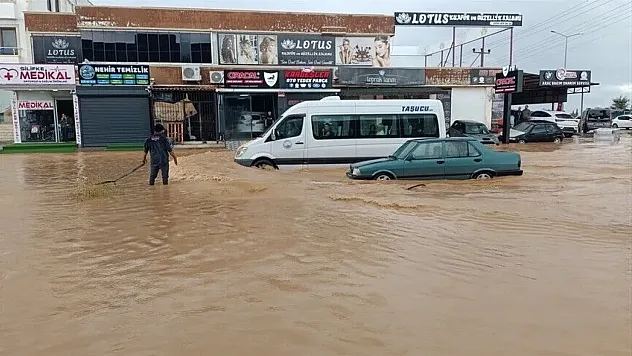 Mersin Silifke'de kuvvetli sağanak su baskınlarına yol açtı