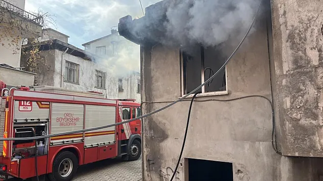 Metruk evde çıkan yangın söndürüldü
