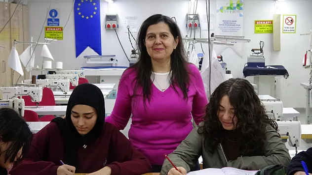 Mezun olduğu lisede 30 yıldır öğretmenlik yapıyor