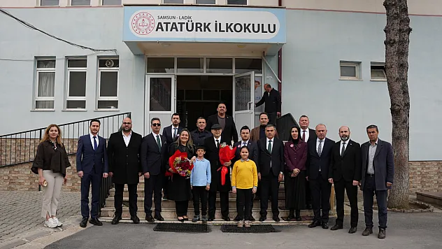 MHP Genel Başkan Yardımcısı Topsakal, Samsun'da öğrencilerle buluştu