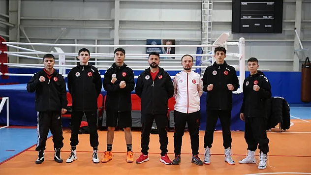 Milli boksörler madalya almak için çalışıyor