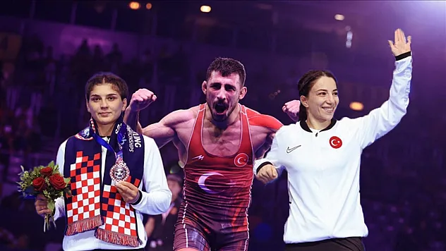 Milli güreşçiler, Dünya Şampiyonası'nda 3 madalya kazandı
