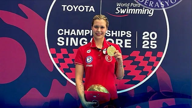 Milli para yüzücü Defne Kurt, altın madalya kazandı