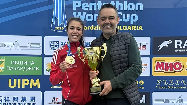Milli sporcu İlke Özyüksel'den tarihi altın madalya