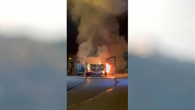 minibüs alev alev yandı