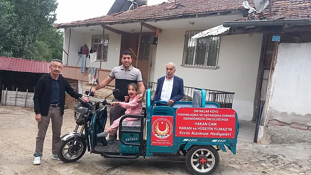 Minik Ecrin'in yüzünü güldüren hediye