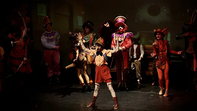 Minik sanatseverler 'Pinokyo' ile buluştu