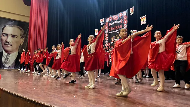 Minik yürekler 23 Nisan'da sahnede