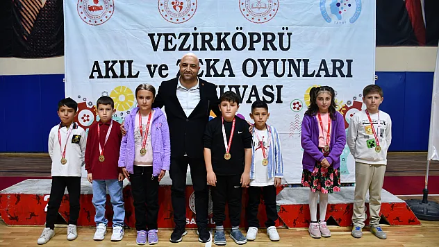 Minikler zekalarıyla yarıştı: Vezirköprü'de turnuva heyecanı