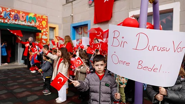 Miniklerin bayrak sevgisi duygulandırdı