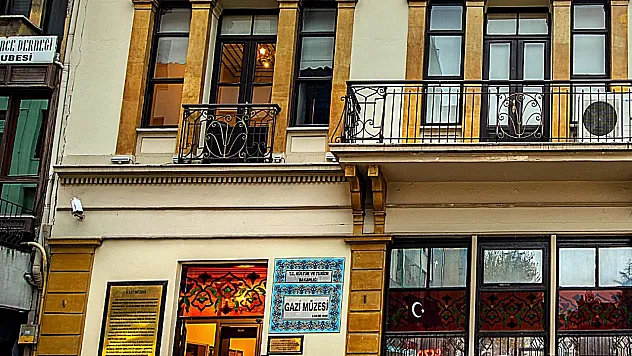 Mıntıka Palas'taki Sır! Atatürk'ün odasındaki halı motifleri neyi gizliyor?