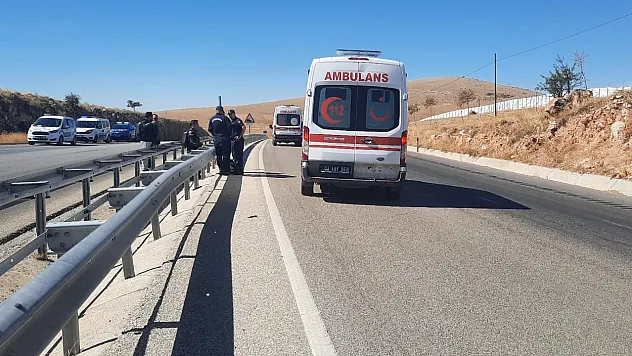 Motosiklet Bariyerlere Çarptı: Sürücü Ağır Yaralandı