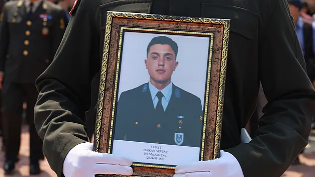 Motosiklet kazasında hayatını kaybeden hava astsubay Samsun'da toprağa verildi