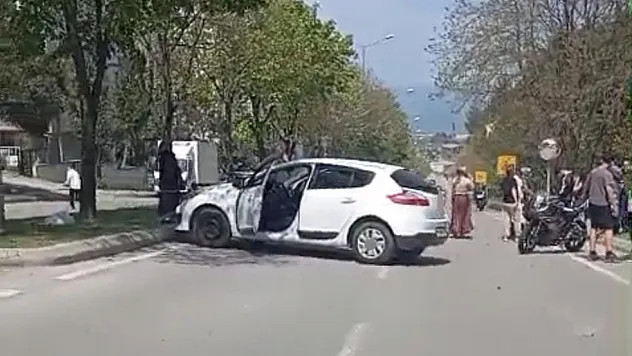 Motosiklet otomobil ile çarpıştı: 1 yaralı