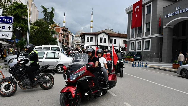 Motosiklet tutkunlarından muhteşem 19 Mayıs korteji!