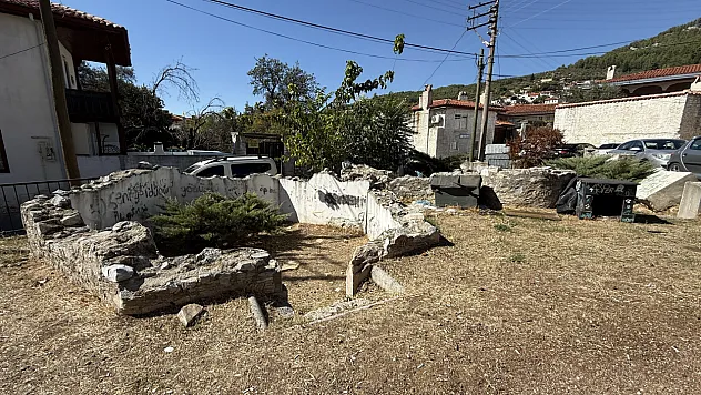 Muğla'da Üç Erenler Türbesi'nin kopyası da korunamadı