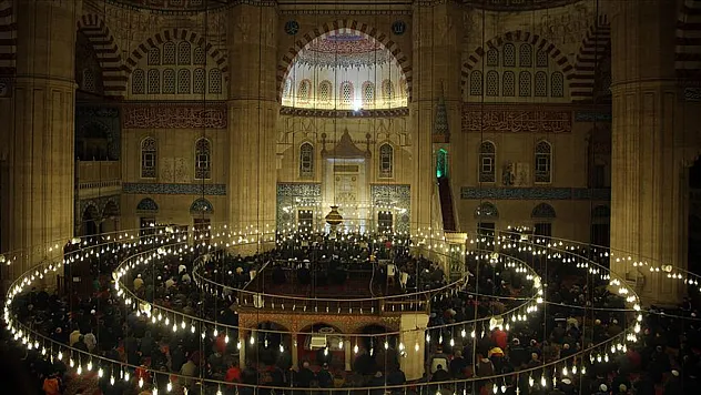 Müslümanlar Mevlit Kandili'nde Bir Araya Geliyor