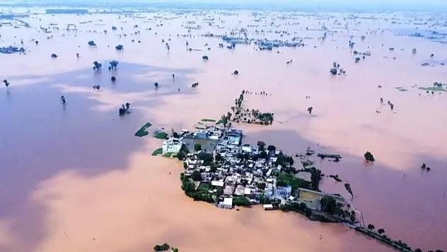 Muson yağmurları can almaya devam ediyor