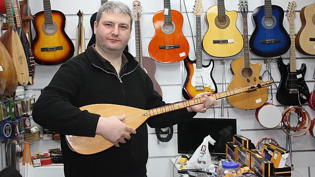 Müzikte kuşak farkı: Gençler gitar yan flüt eskiler sazı seçiyor