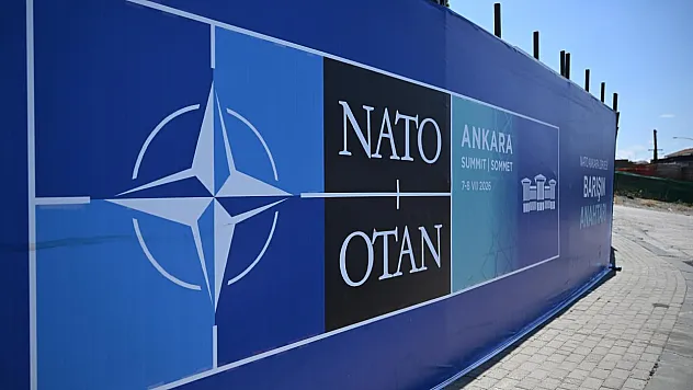 NATO görevine giden polis aracı kaza yaptı: 4 polis yaralandı