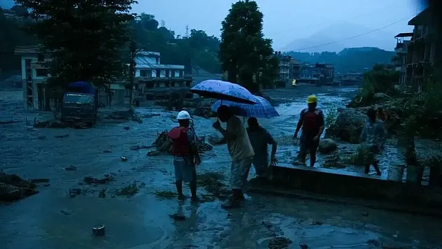 Nepal'deki sel felaketinde can kaybı 676'ya yükseldi