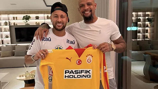Neymar Galatasaray formasıyla poz verdi, sosyal medya yıkıldı