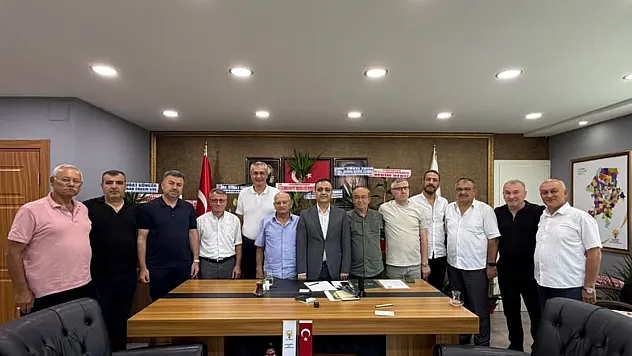 Oda başkanlarından AK Parti İlçe Başkanı Hüseyin Güneş'e hayırlı olsun ziyareti