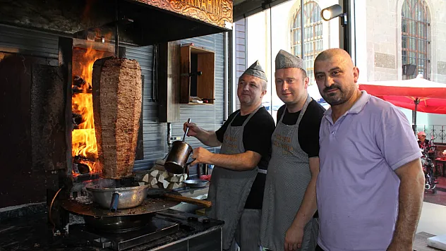 Odun ateşi ve tereyağını buluşturan adres : Aydın Usta Lezzetli Döner