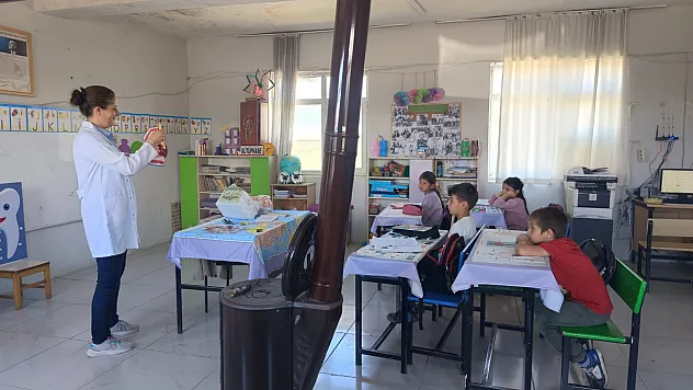 Öğrencilere sağlık eğitimi verildi