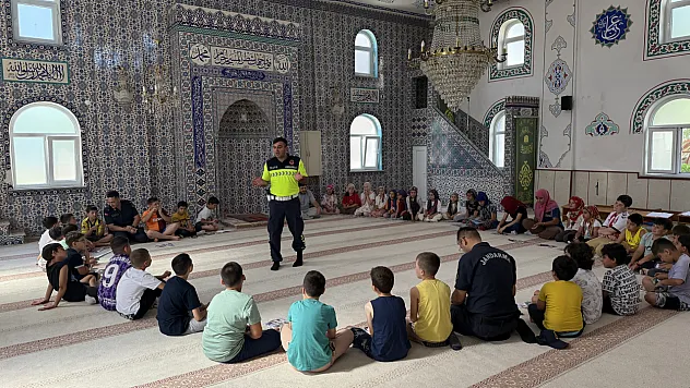 Öğrencilere trafik eğitimi