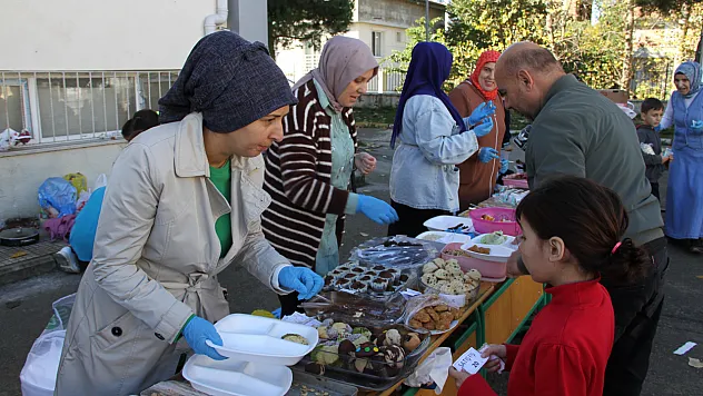 Öğrencilerden Gazze Yararına Kermes