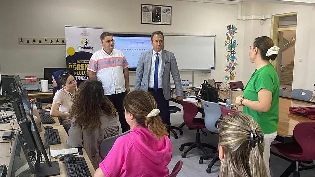 Öğretmenlere eTwinning ve canva tanıtımı yapıldı