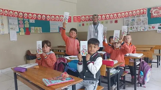 Okul okul gezip hijyeni anlattı