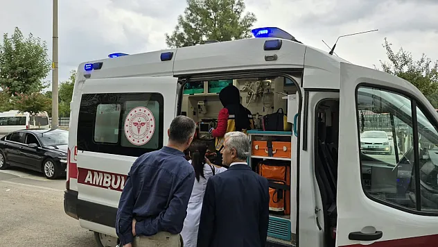 Okul önünde kaza: Motosikletin çarptığı ortaokul öğrencisi yaralandı