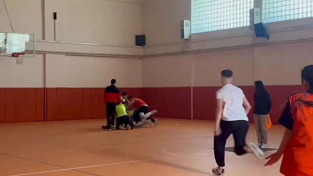 Okulda başlayan kavga okul dışına taştı