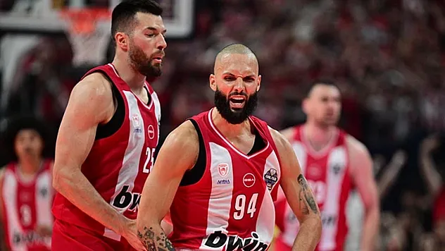Olympiakos, Real Madrid'i devirip şampiyon oldu