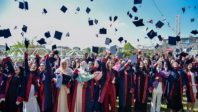OMÜ'de Mezuniyet Gururu: 238 Öğrenci Diplomalarına Kavuştu