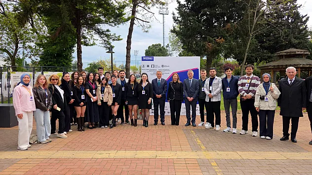 OMÜ'de mimarlık zirvesi: Geleceğin şehirleri masaya yatırıldı