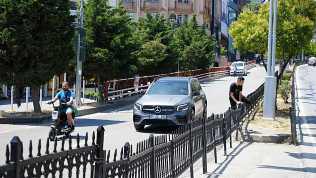 Onarılan bariyer vatandaşı durduramadı