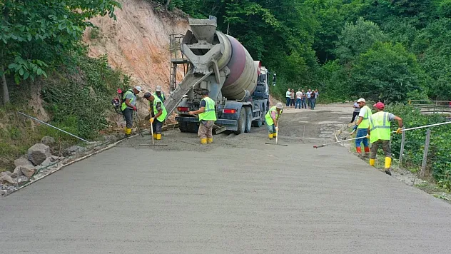 Ordu'da beton yol çalışmaları sürüyor