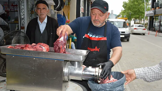 Örnek esnaf: Vatandaşa destek için fiyatı düşürdü
