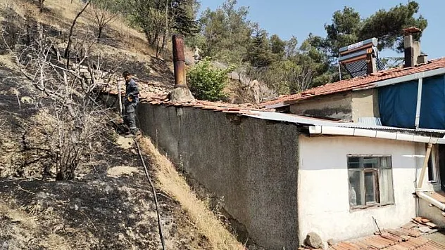 Otluk alanda çıkan yangın panikletti