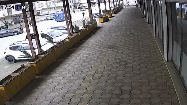 Otomobil çarptı 1 kişi yaralandı