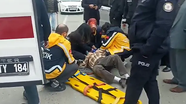 Otomobil ile elektrikli bisiklet çarpıştı